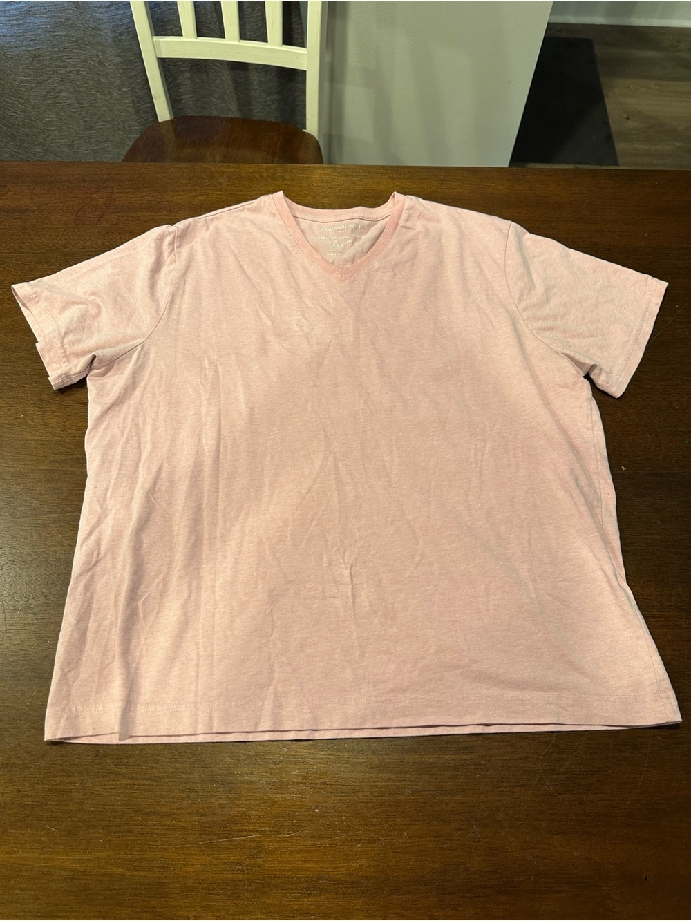 Men's Pink V-Neck T-Shirt Xl Banana Republic